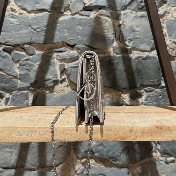 Christian Dior Pearl Grey Patent Cannage Chain Clutch - Picture 4 of 16